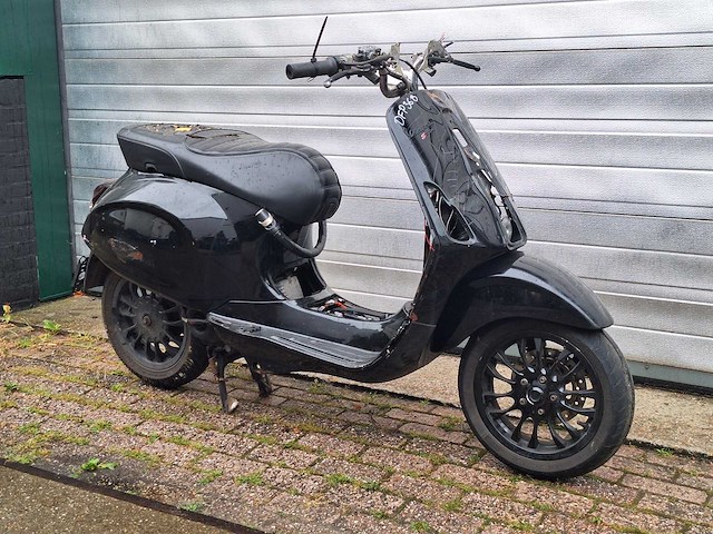 Vespa sprint 25km snorscooter 4-takt - afbeelding 5 van  6