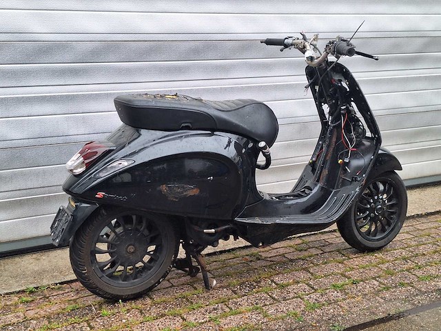 Vespa sprint 25km snorscooter 4-takt - afbeelding 6 van  6