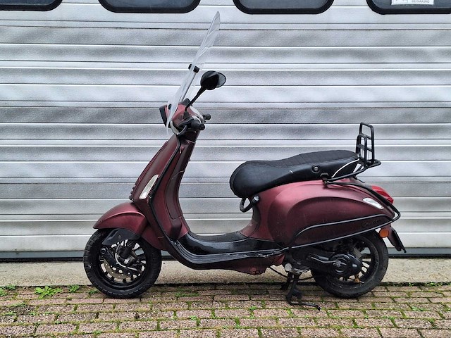 Vespa sprint 25km snorscooter 4-takt - afbeelding 1 van  7