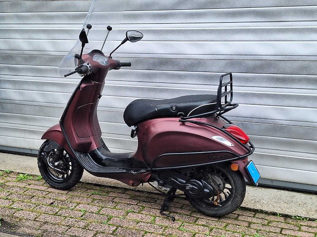 Vespa sprint 25km snorscooter 4-takt - afbeelding 3 van  7