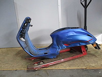 Vespa sprint schade frame - snorscooter - scooter - afbeelding 1 van  7