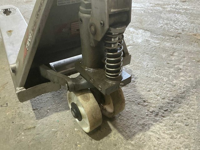 Vestergaard rvs hand hydraulische palletwagen - afbeelding 4 van  5