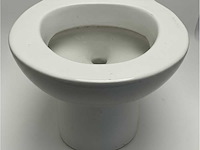 Vetus marine ceramic toilet bowl - durable compact sanitary fixture for boats and ships - afbeelding 1 van  4
