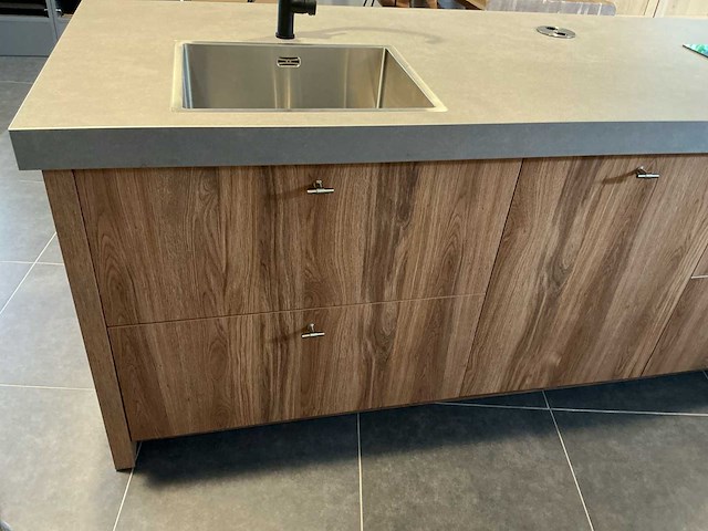 Vevo kookeiland 256 x 90 cm met inductiekookplaat, spoelbak, kraan en pelgrim vaatwasser - afbeelding 14 van  24