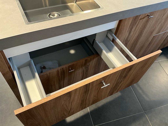 Vevo kookeiland 256 x 90 cm met inductiekookplaat, spoelbak, kraan en pelgrim vaatwasser - afbeelding 15 van  24
