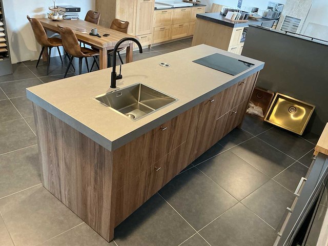Vevo kookeiland 256 x 90 cm met inductiekookplaat, spoelbak, kraan en pelgrim vaatwasser - afbeelding 18 van  24