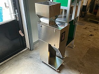Vevor poedervulmachine en cia bg kiss doseerunit (2x) - afbeelding 13 van  18