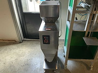 Vevor poedervulmachine en cia bg kiss doseerunit (2x) - afbeelding 14 van  18