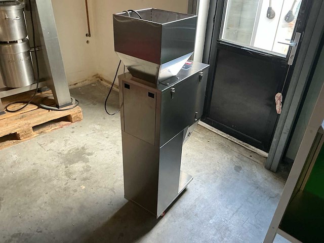 Vevor poedervulmachine en cia bg kiss doseerunit (2x) - afbeelding 18 van  18
