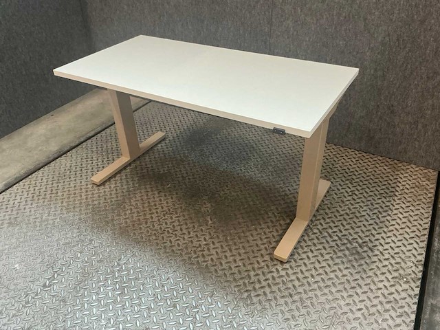 Veyhl elektrische bureau (8x) - afbeelding 1 van  9