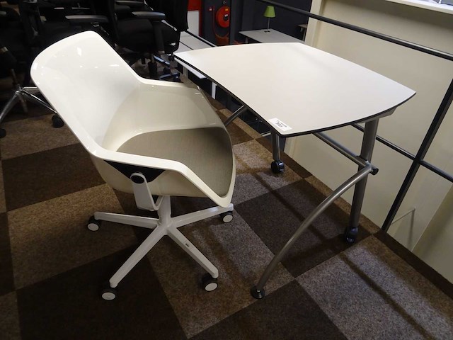 Viasit - bureaustoel met tafel - afbeelding 1 van  1