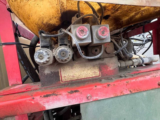 Vicon - 1992 - ls 2201 - veldspuit - afbeelding 2 van  15