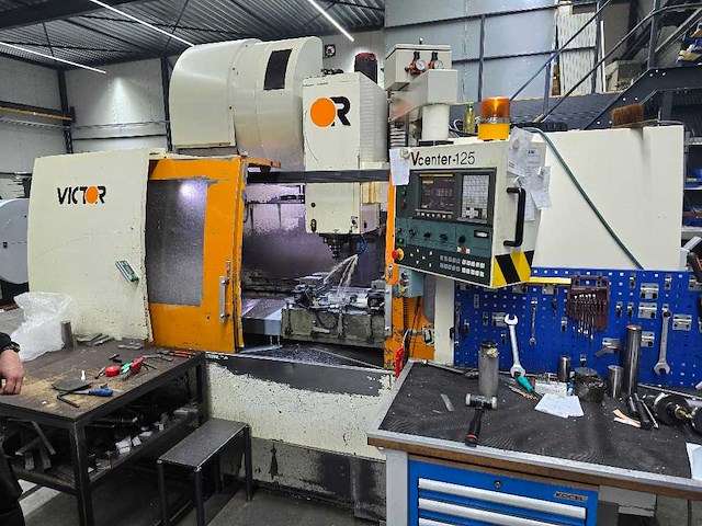Victor - 2002 - v center 125 - verticale machinecentra - afbeelding 1 van  16