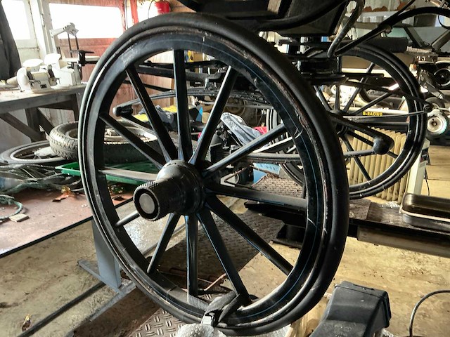 Victoria paarden koets - afbeelding 15 van  16