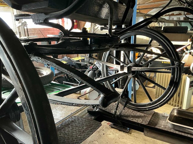 Victoria paarden koets - afbeelding 16 van  16