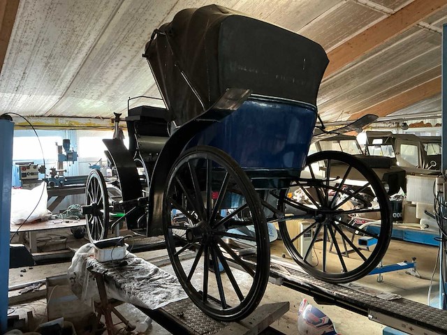 Victoria paarden koets - afbeelding 2 van  16