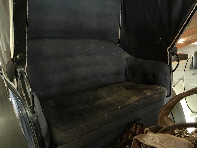 Victoria paarden koets - afbeelding 9 van  16