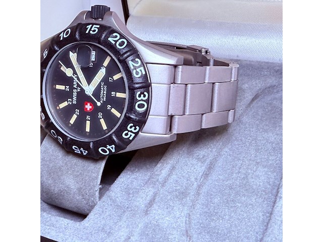 Victorinox automatisch herenhorloge - swiss army s.a.w. model - afbeelding 7 van  9