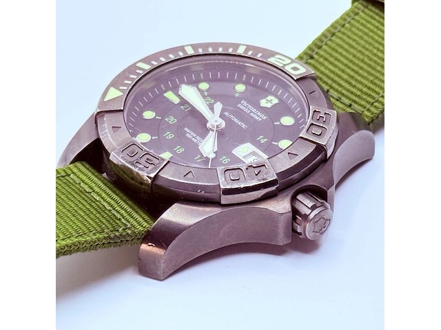 Victorinox swiss army 500m automatisch duikhorloge - afbeelding 8 van  12