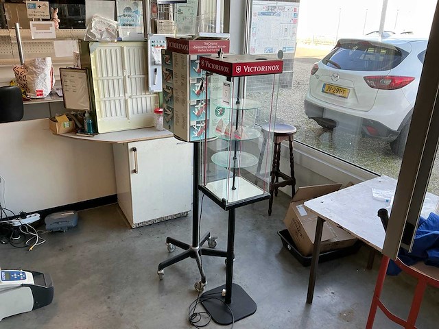 Victorinox winkeldisplay (2x) - afbeelding 1 van  4