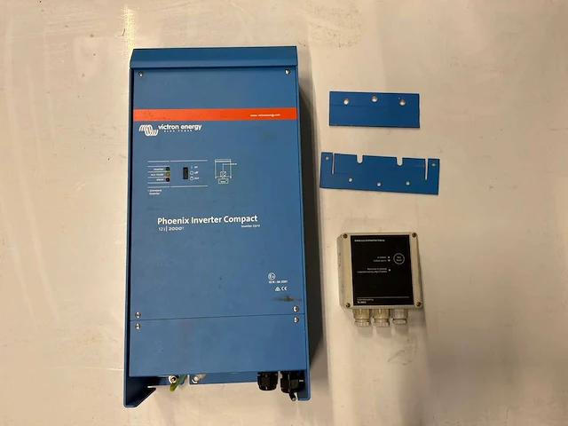 Victron 12v 2000va omvormer - afbeelding 1 van  4