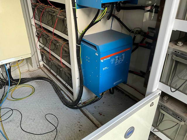 Victron-energie 10 ft batterij-container - afbeelding 11 van  22