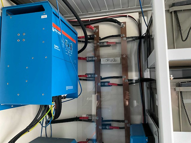 Victron-energie 10 ft batterij-container - afbeelding 13 van  22