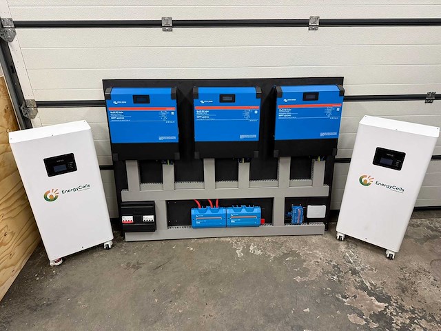 Victron energy 3-fase opslagsysteem – 3× 3 kva multiplus-ii met 30 kwh lfp accu - afbeelding 1 van  3