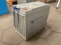 Victron energy agm accu - afbeelding 1 van  2