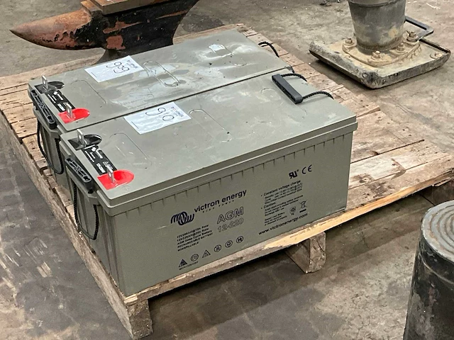 Victron energy agm accu - afbeelding 1 van  2