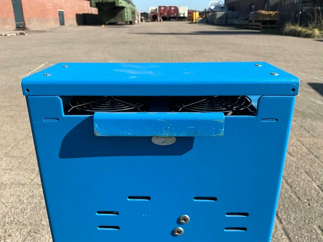 Victron energy phoenix 12/2000 inverter - afbeelding 6 van  7
