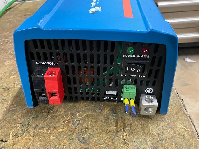 Victron inverter 12 / 375 omvormer - afbeelding 4 van  6