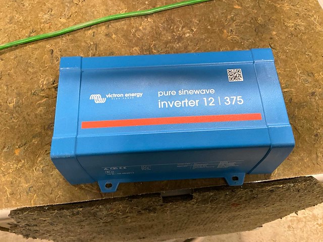 Victron inverter 12 / 375 omvormer - afbeelding 1 van  6