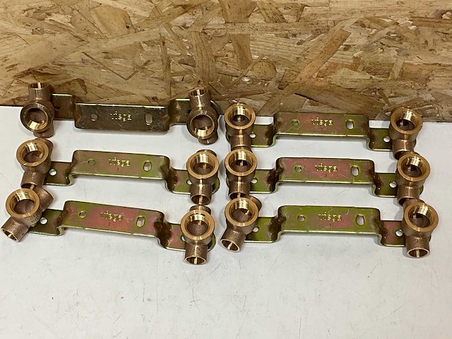 Viega muurplaatbeugel gebogen soldeer 15mmx1/2"bn. hoh 150mm doorlopend (6x) - afbeelding 2 van  3