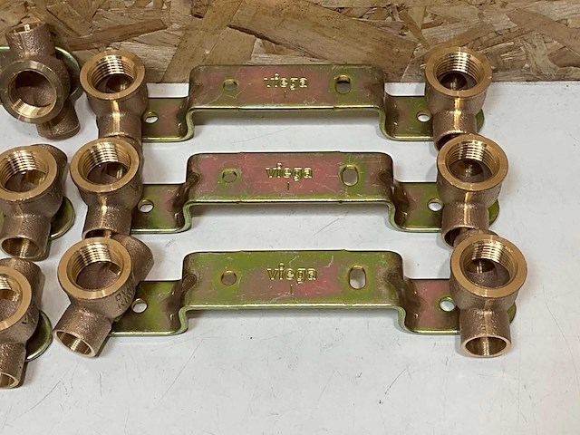 Viega muurplaatbeugel gebogen soldeer 15mmx1/2"bn. hoh 150mm doorlopend (6x) - afbeelding 3 van  3