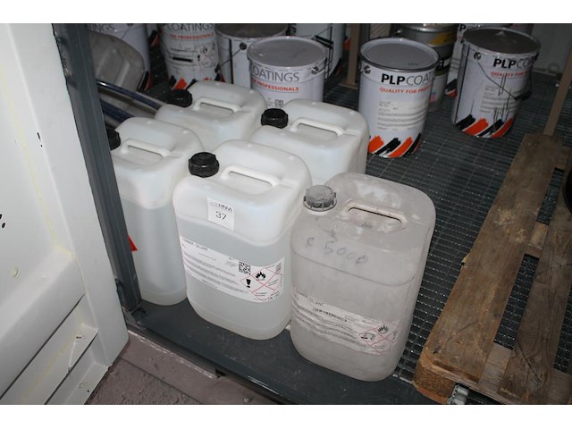 Vier 25 liter cans thinner, deels aangebroken. - afbeelding 1 van  2