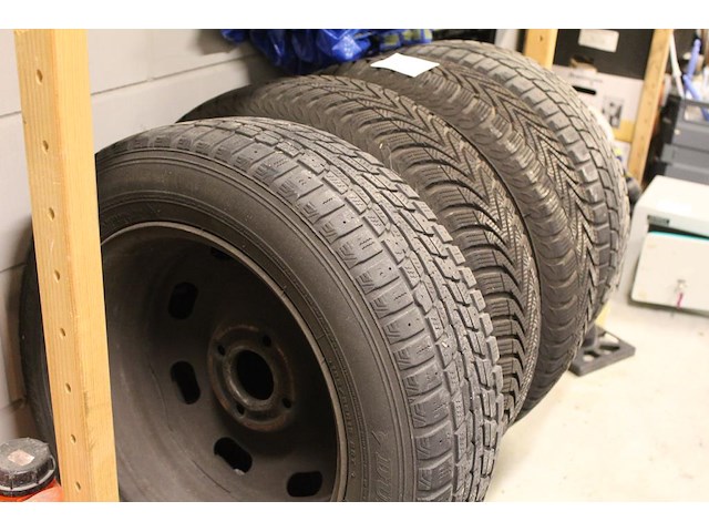 Vier banden op velg 185/35r15 - afbeelding 3 van  3