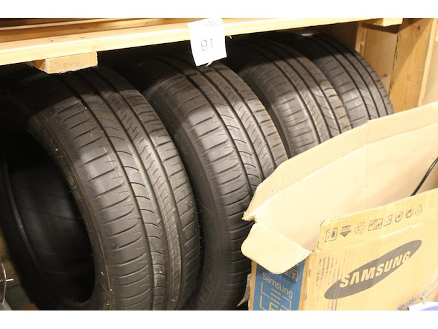 Vier banden zonder velg michelin energy saver 205/55r16 - afbeelding 1 van  3