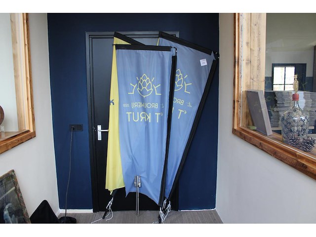 Vier beachvlaggen 75 x 200 cm. let op: voeten ontbreken. - afbeelding 1 van  3