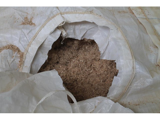 Vier bigbags met zaagsel in diverse uitvoeringen. - afbeelding 3 van  4