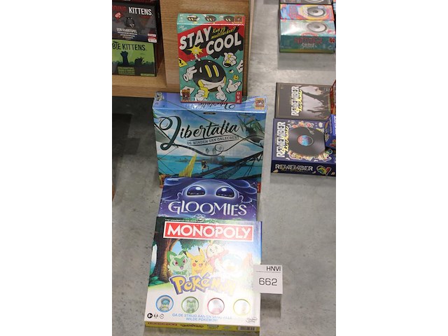 Vier bordspellen w.o. monopoly en stay cool. - afbeelding 2 van  2