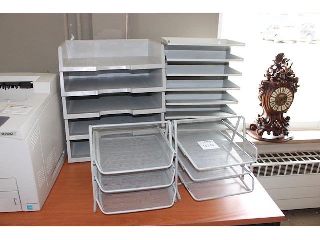 Vier brievenbakken. - afbeelding 1 van  2