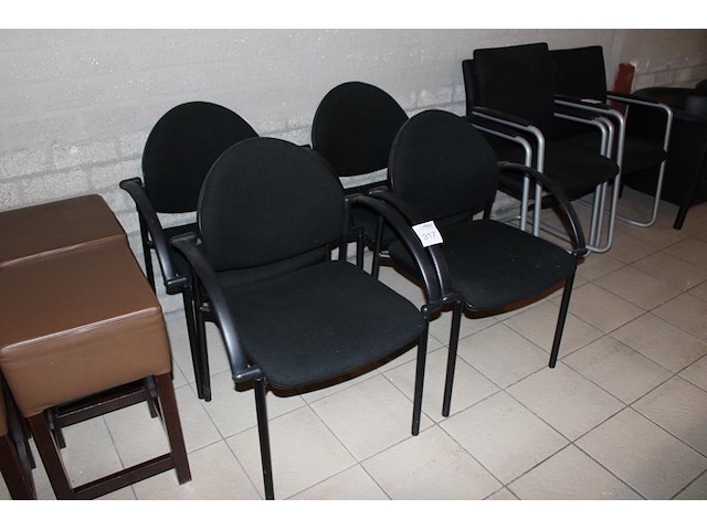 Vier buisstalen stoelen zwart gestoffeerd. - afbeelding 1 van  2