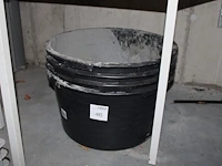 Vier cementkuipen