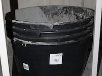 Vier cementkuipen - afbeelding 2 van  2