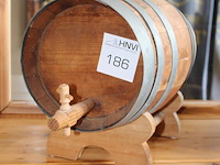 Vier decoratieve wijn / biervaten. - afbeelding 3 van  4