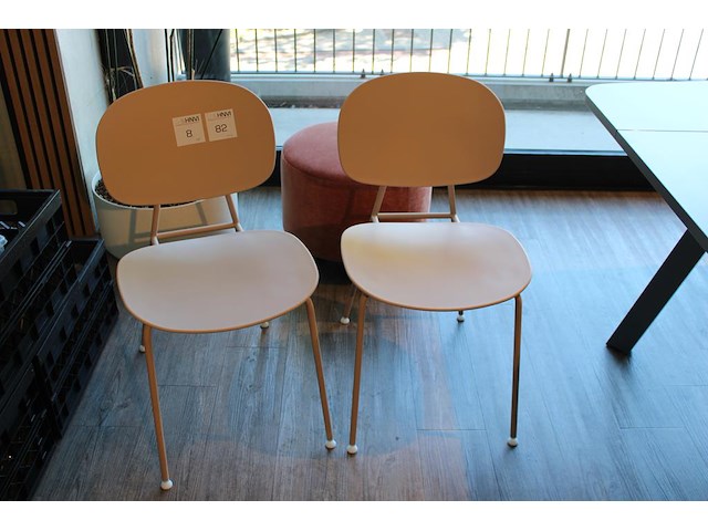 Vier design stoelen tondina by favaretto/partners for infiniti. let op onderdeel combinatiekavel c082. onderdeel van combinatiekavel combinatiekavel van 10 design stoelen tondina by favaretto/partners for infiniti w.v. 2 met armleuningen. kavels c008, c080 en c081 - afbeelding 1 van  3