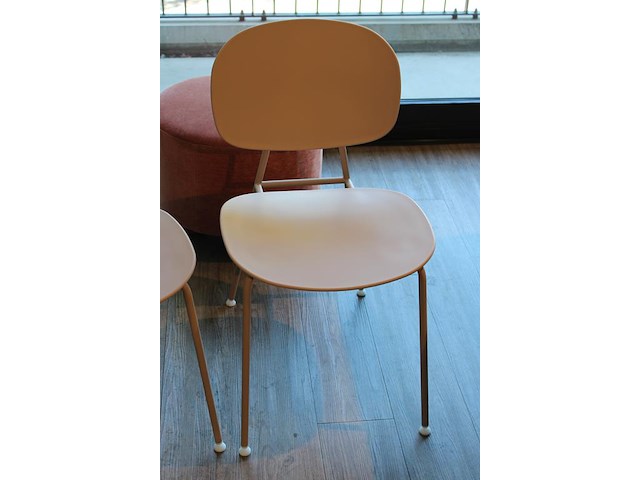 Vier design stoelen tondina by favaretto/partners for infiniti. let op onderdeel combinatiekavel c082. onderdeel van combinatiekavel combinatiekavel van 10 design stoelen tondina by favaretto/partners for infiniti w.v. 2 met armleuningen. kavels c008, c080 en c081 - afbeelding 2 van  3