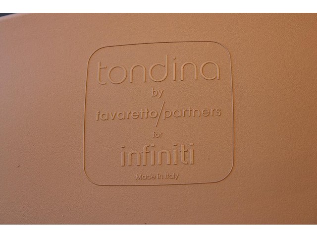Vier design stoelen tondina by favaretto/partners for infiniti. let op onderdeel combinatiekavel c082. onderdeel van combinatiekavel combinatiekavel van 10 design stoelen tondina by favaretto/partners for infiniti w.v. 2 met armleuningen. kavels c008, c080 en c081 - afbeelding 3 van  3
