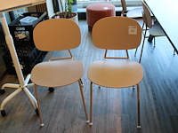 Vier design stoelen tondina by favaretto/partners for infiniti. let op: onderdeel van combinatiekavel c082. onderdeel van combinatiekavel combinatiekavel van 10 design stoelen tondina by favaretto/partners for infiniti w.v. 2 met armleuningen. kavels c008, c080 en c081 - afbeelding 1 van  3